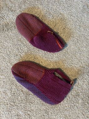 Bombas Slipper Shoes in Plum and Burgundy